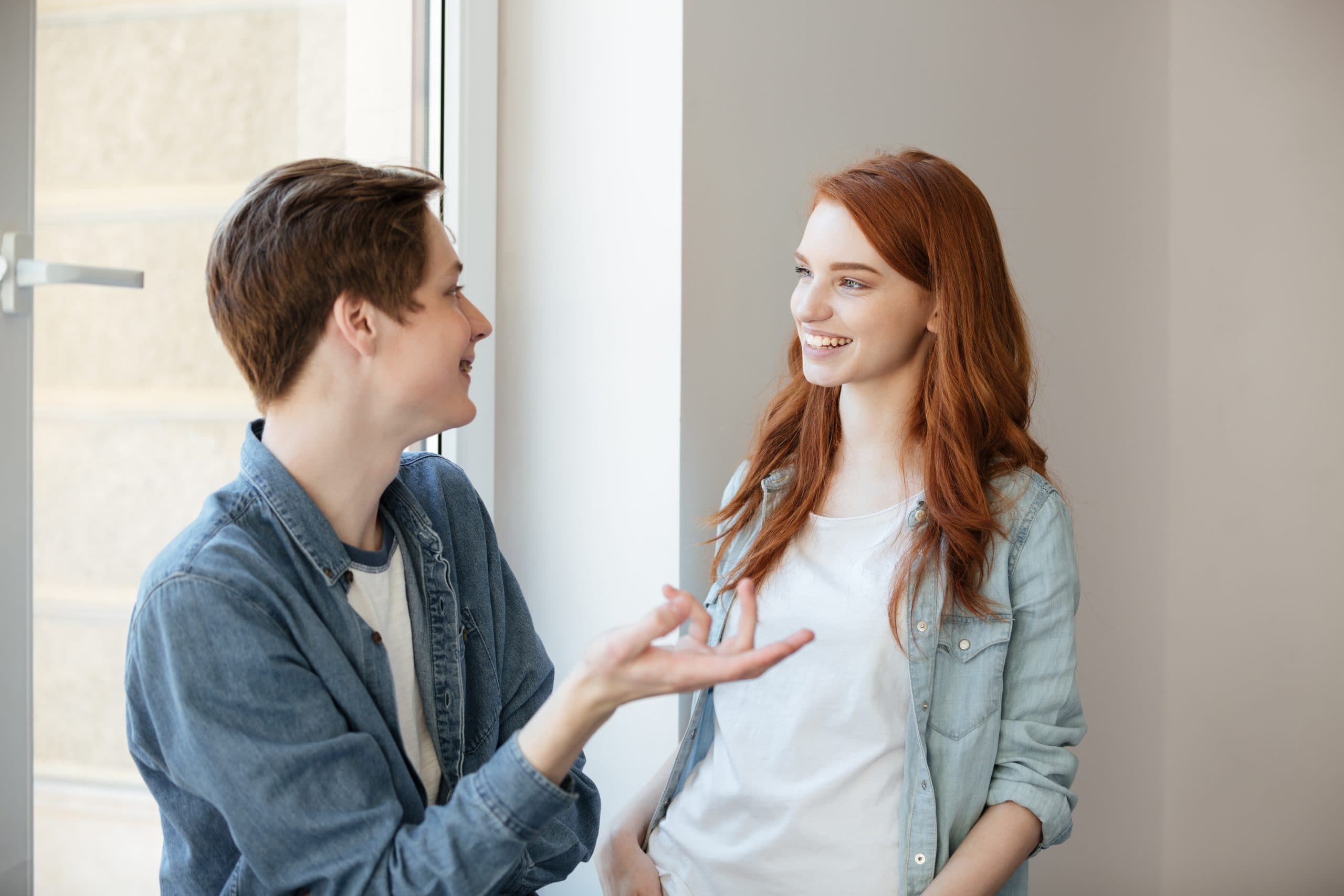 A person is talking to their partner and the partner is listening actively. Active listening can improve relationships.