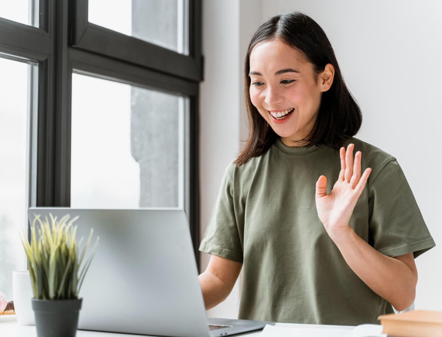 A therapist providing online therapy services in Singapore through a video call.
